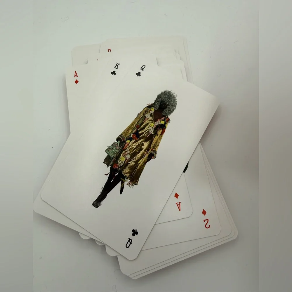 Rare Bottega Veneta Red Card Deck - Picture 4 of 6